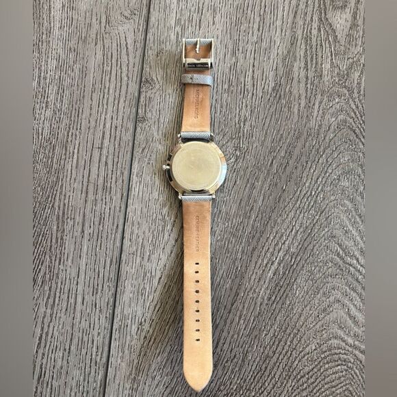 Michael Kors woman’s Elegant Silver Watch used in good condition - Picture 3 of 4